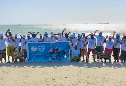 Participants celebrate their beach cleanup for World Oceans Day 2021 in Bander Beyla, Puntland, Somalia. 
